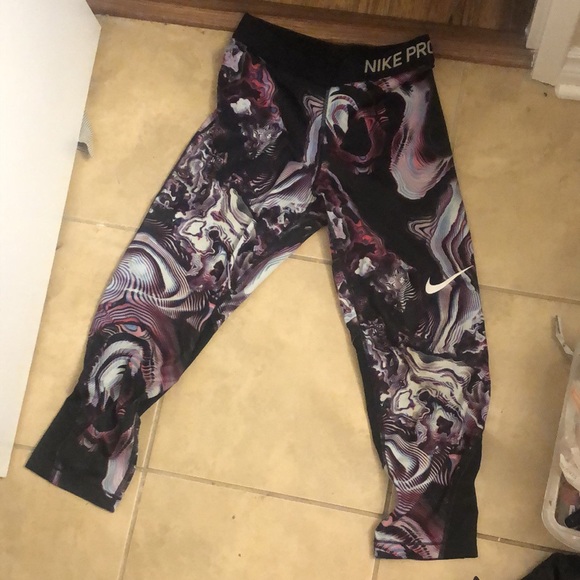 Nike crop leggings never worn - Picture 2 of 3